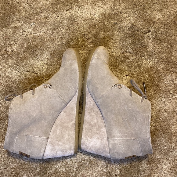 TOMS Desert Wedge Ankle Boots - Picture 6 of 8